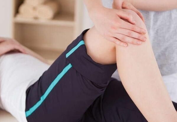 Massaggio al ginocchio per osteoartrosi